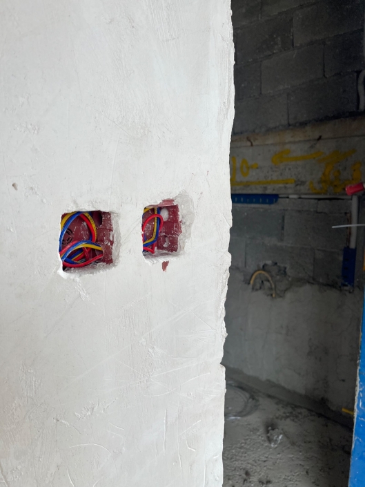 قوطی و سیم کشی برق 