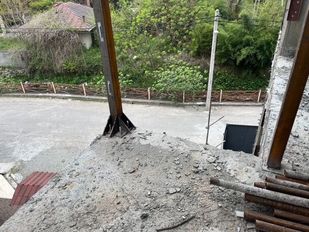 وال پست پنجره های بزرگ